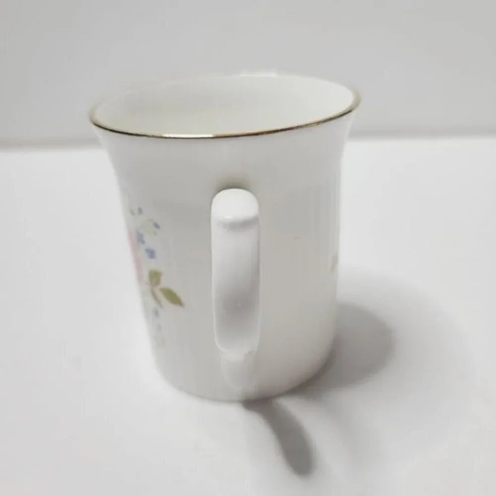 Vintage Royal Castle Fine Bone China England Pink Floral Bouquet Teacup